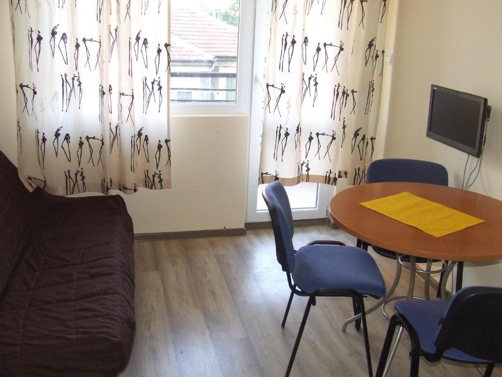 Asparuhov Guest Rooms And Apartments Varna Ruang foto