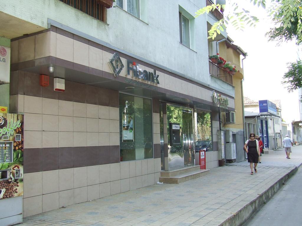 Asparuhov Guest Rooms And Apartments Varna Bagian luar foto