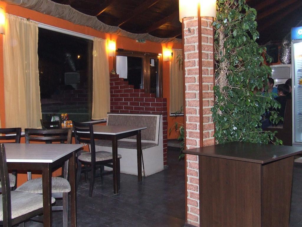 Asparuhov Guest Rooms And Apartments Varna Bagian luar foto
