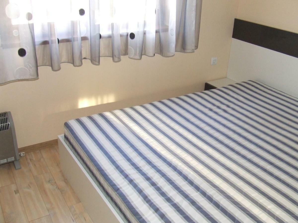 Asparuhov Guest Rooms And Apartments Varna Bagian luar foto