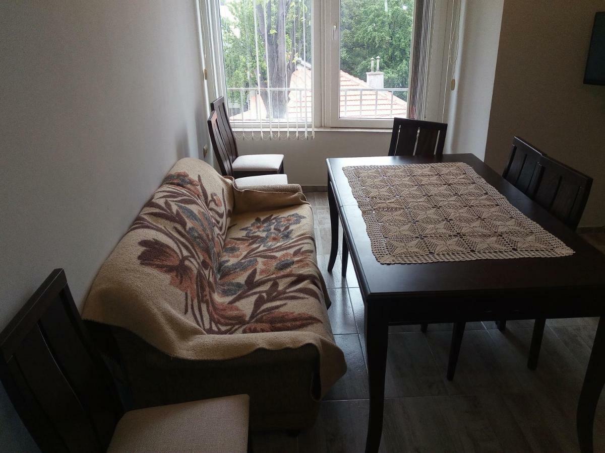 Asparuhov Guest Rooms And Apartments Varna Bagian luar foto