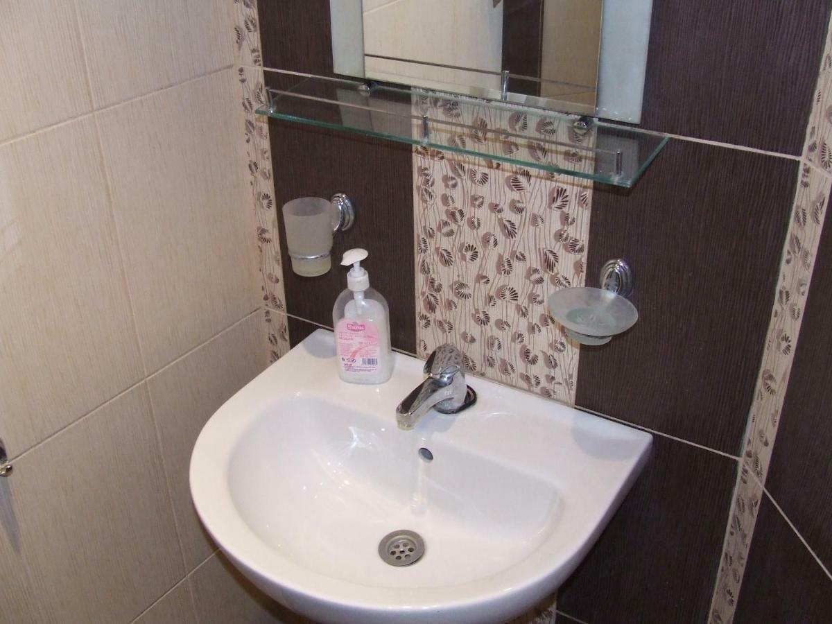 Asparuhov Guest Rooms And Apartments Varna Bagian luar foto